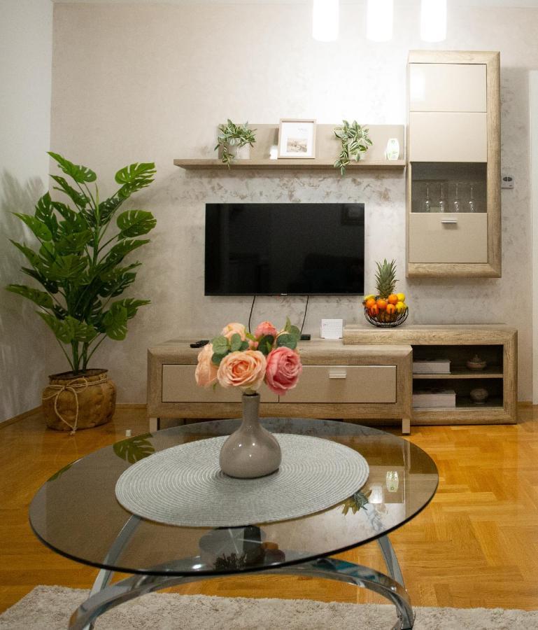 Apartman Sunset Sremska Mitrovica Bagian luar foto